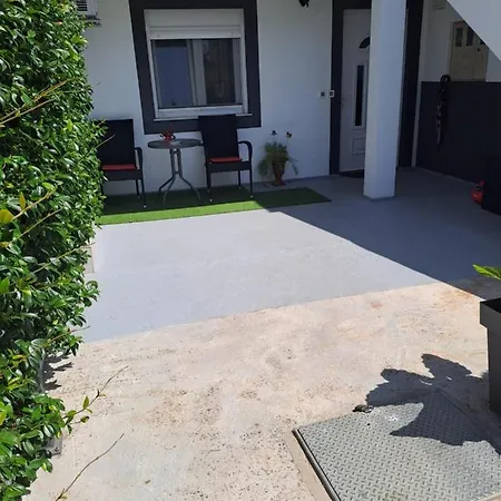 Апартаменты Apartman Leilani